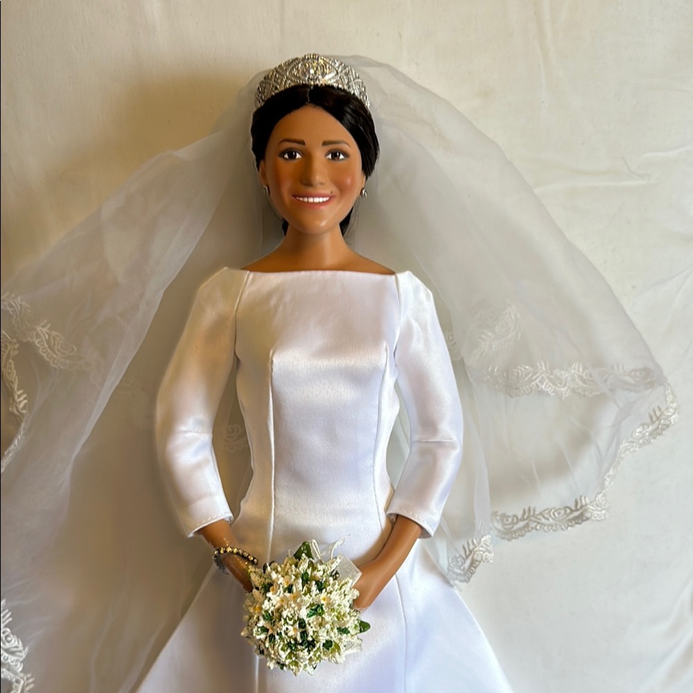 Danbury Mint Princess Meghan Porcelain Bridal Doll. New!